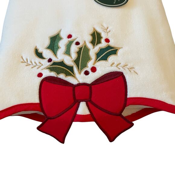 Wellesley Manor Christmas Decorative Bath Towel Embroidered Holly Red Bow New - Picture 3 of 16